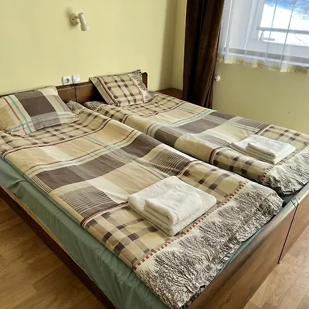 Pine Tree One Bedroom Апартаменты