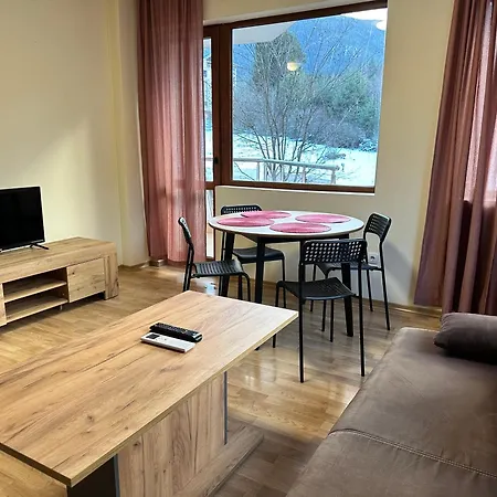 Pine Tree One Bedroom Daire *